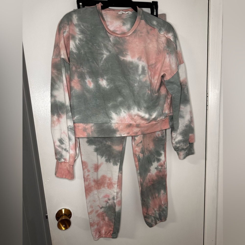 Sweatsuit - Crew neck and jogger pants
